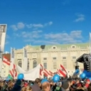 Protesti u Beču: Demonstranti nosili plakat sa likom Hitlera