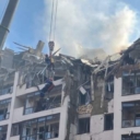 Rusi raketirali Kijev, spasioci izvlače ljude ispod ruševina