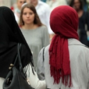 Vlasnica restorana u Francuskoj kažnjena jer je zabranila ulazak muslimanki zbog nošenja hidžaba