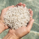 U torbama turista pronađeno 22 kilograma pijeska i školjaka sa plaža na Sardiniji