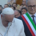 Papa zaplakao tokom molitve dok je govorio o patnji ukrajinskog naroda