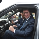 Predsjednik Srbije “testirao” električno vozilo: Ja sam seljak čovjek, naučio sam na mjenjač