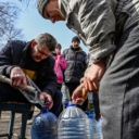 Ukrajina: Civili u Časov Jaru pod granatama čekaju u redu za pitku vodu