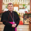 Nadbiskup Vukšić: Crkva u BiH bori se s iseljavanjem, katolička zajednica upola manja