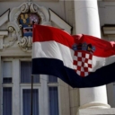 Osamnaestogodišnjaku određen zatvor jer je zapalio zastavu Republike Hrvatske