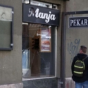 Jutros u Sarajevu oštećena dva izloga pekare ‘Manja’