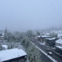 Aprilski snijeg zabijelio Tuzlu, stiglo naglo zahlađenje vremena