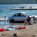 Bahato ponašanje u Neumu: Automobilom ušao u more