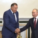 Putin gurao od sebe Dodika kojem je jedan poljubac bio malo