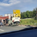 Saobraćajna nesreća u blizini kružnog toka ‘Siporex’: Automobil završio na krovu