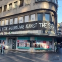 Sraman grafit koji negira genocid u Srebrenici u centru Beograda